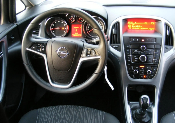 Opel Astra cena 34500 przebieg: 81000, rok produkcji 2014 z Tarnobrzeg małe 596